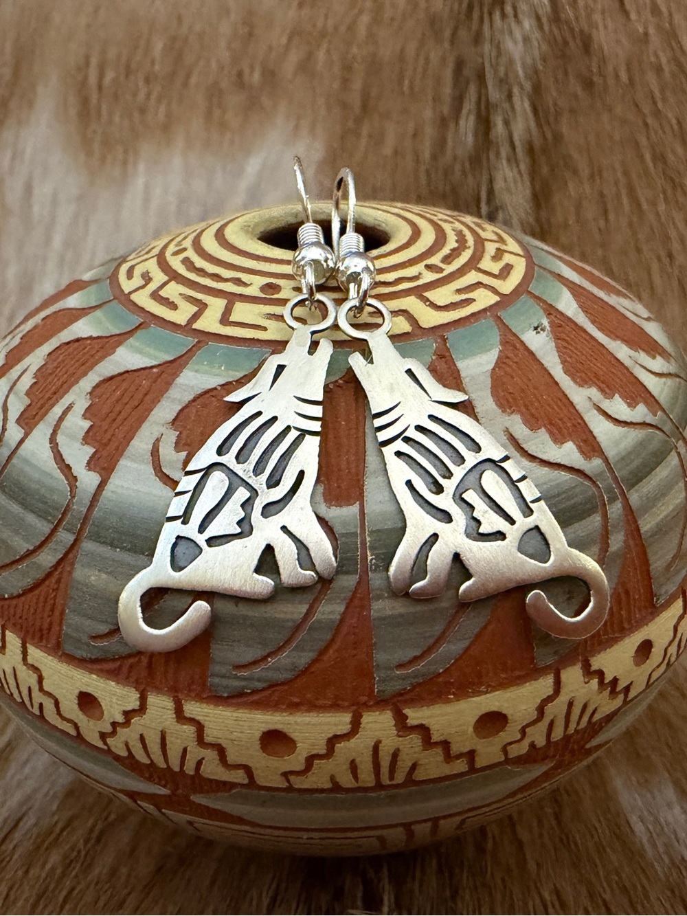 ❤️ Navajo Signed Robert Gene Howling Coyote Dangle Sterling 925 Earrings 1.66”